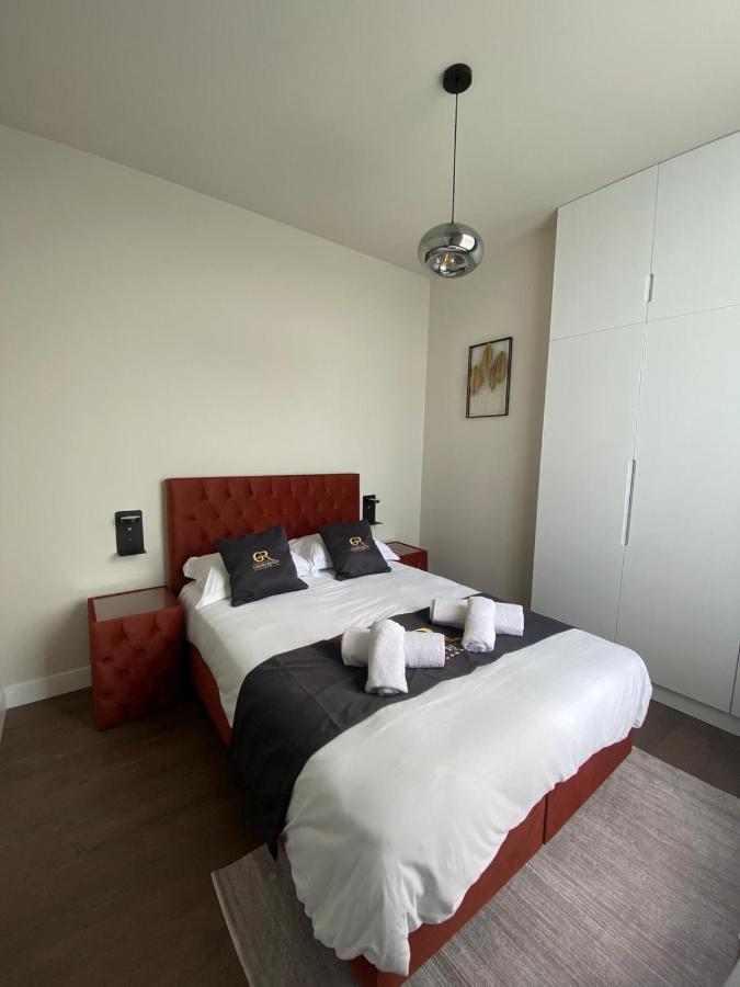 Golden Apartment *